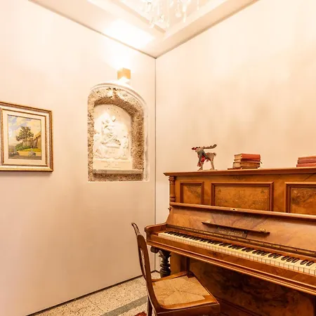 La Rocca Di אכסניה *